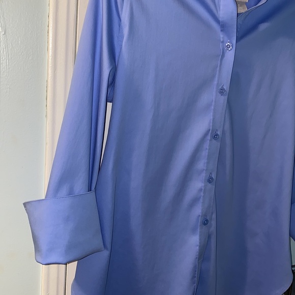 COPY - Chico’s blue, no iron button down blouse with rolled up cuffs stretch - Picture 5 of 8